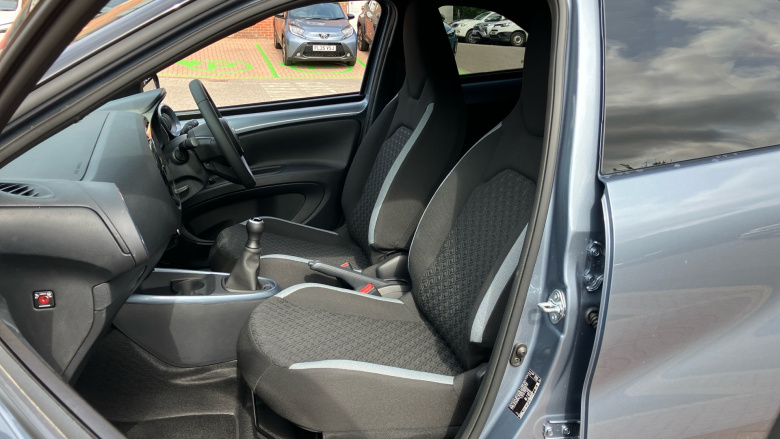 Toyota Aygo X 1.0 VVT-i Edge 5dr Petrol Hatchback